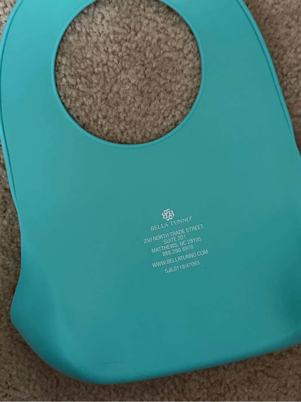 Bella Tunnio “hangry” silicone bib - Picture 3 of 3